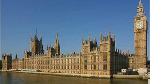 В Лондоне полиция арестовала мужчину, который переночевал на крыше парламента