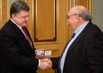 Экономист Пасхавер назначен внештатным советником Порошенко