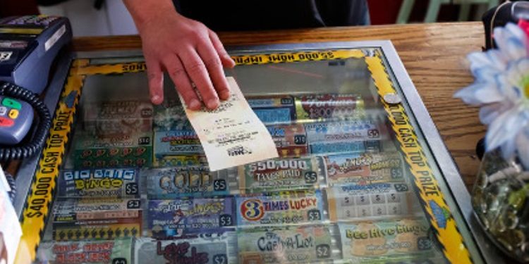 В США пациент больницы выиграл в лотерею 7 миллионов долларов