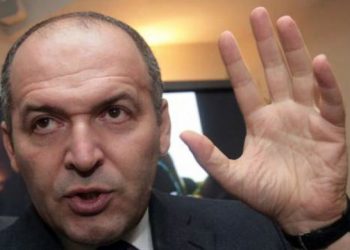 Пинчук утверждает, что Коломойский хотел отправить его на фронт