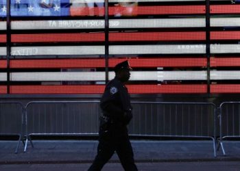 Трех оперативников уволили в США из-за расистской смс-переписки