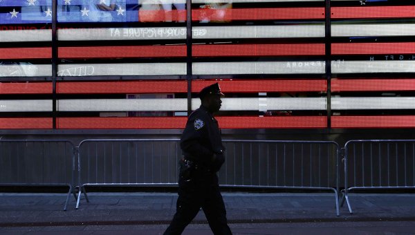 Трех оперативников уволили в США из-за расистской смс-переписки