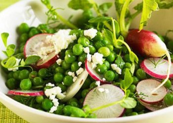 Эксперты посоветовали, какие продукты лучше есть весной