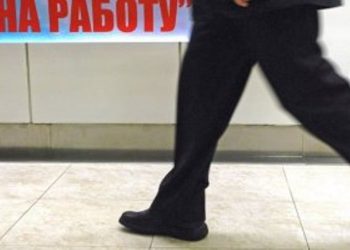 Украинцы массово ищут работу за границей