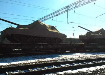 Суперсекретные российские танки едут на парад в Москву