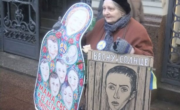 Полиция Петерурга арестовала пятерых, устроивших акцию в поддержку Савченко