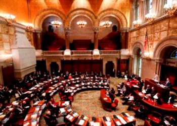 Американские сенаторы призвали Обаму ускорить передачу оружия Украине
