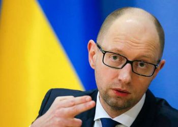 Яценюк: Украину грабят свои министры