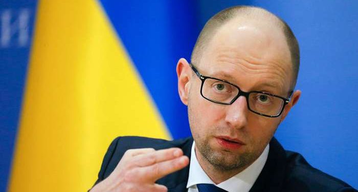 Яценюк: Украину грабят свои министры