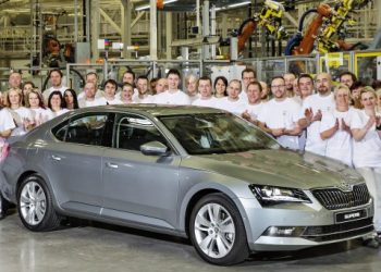 Компания Skoda начала серийное производство третьего поколения седана Superb