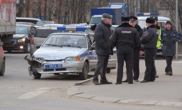 В Твери произошло ДТП с участием полицейской машины и скорой помощи