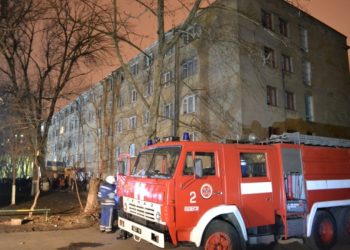 Оперативники эвакуировали 150 студентов из горящего общежития в Одессе