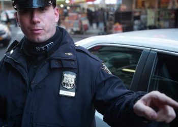 Полиция Нью-Йорка разрабатывает план по привлечению на службу темнокожих американцев