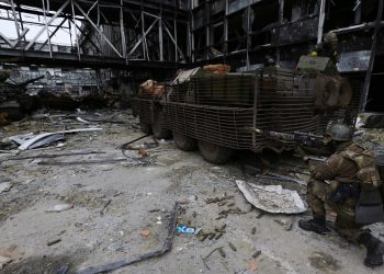 В Донецком аэропорту осталась украинская тяжелая техника