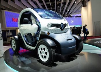 14-летние теперь могут ездить на Renault Twizy