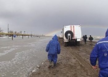 В Карагандинской области автотрассу размыло паводками