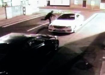 Интернет взорвало видео с угонщиком-неудачником