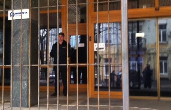 СМИ: Коломойский баррикадируется в здании Укрнафты
