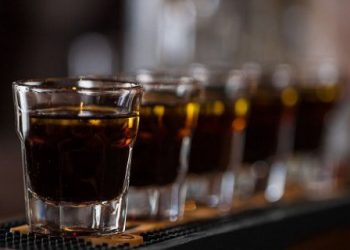 Медики: употребления алкоголя приближает рак печени