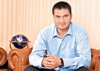 СМИ узнали, что Янукович утонул ради удачного снимка на фоне мыса