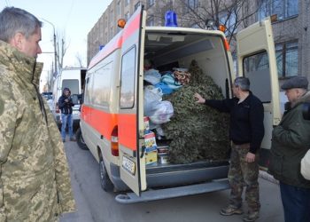 Волонтеры передали машину скорой помощи в Северодонецк