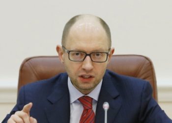 Яценюк едет в Германию за деньгами для Донбасса, - Зубко