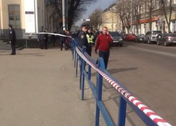 Возле здания Житомирской ОГА находятся автоматчики, площадь Королева оцеплена