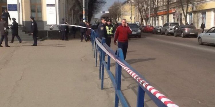 Возле здания Житомирской ОГА находятся автоматчики, площадь Королева оцеплена