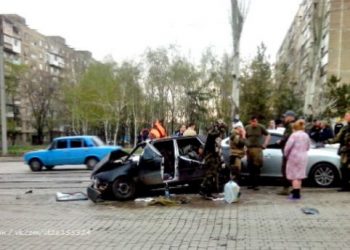 В Донецке не разминулись автомобили террористов