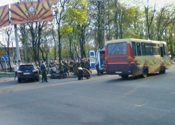 Пьяный боевик устроил ДТП и прострелил ногу водителю