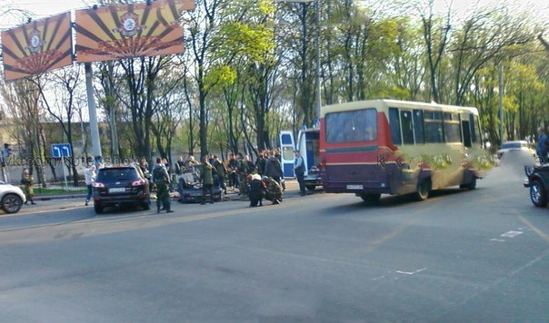 Пьяный боевик устроил ДТП и прострелил ногу водителю