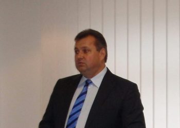 Главу Госфининспекции, обвинившего Яценюка в коррупции, уволили с должности