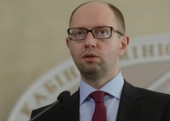 Страна потеряла 3 миллиарда долларов из-за войны на Донбассе, - Яценюк