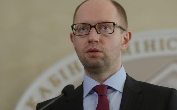 Страна потеряла 3 миллиарда долларов из-за войны на Донбассе, - Яценюк
