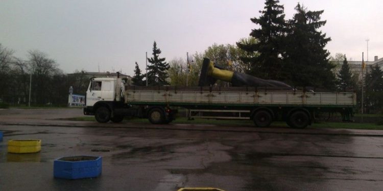 Краматорские активисты избавились от Ленина