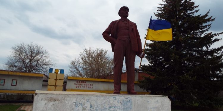 Ленин «ушел» из Станицы Луганской