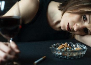 Стало известно, сколько молодых сотрудников имеют проблемы с алкоголем