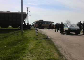 В Каховке автобус столкнулся с поездом