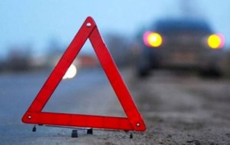 В Киеве женщина на авто сбила двух школьников
