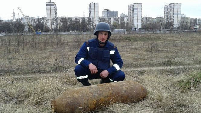 В Киеве обезвредили авиабомбу времен войны, - пресса