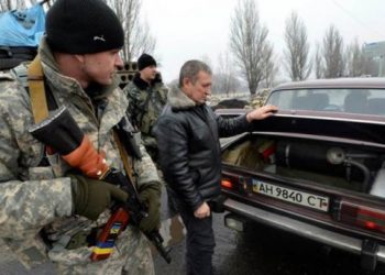 На Донбассе частично отменили пропуска в зону АТО, - пресса