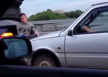 В сети появилось видео с уникальным способом буксировки авто