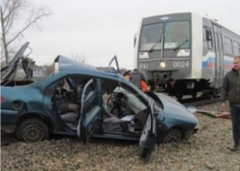 В Дагестане при столкновении поезда с авто погиб человек