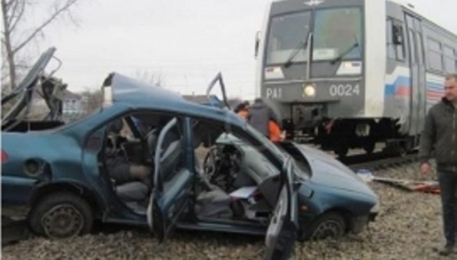 В Дагестане при столкновении поезда с авто погиб человек