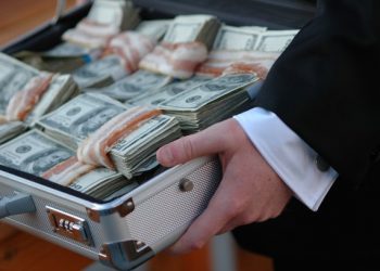 Давид Сакварелидзе заявил, что его уже хотели взять на «содержание»