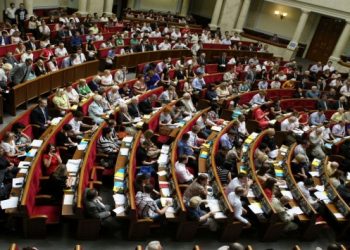 Нардепам почти втрое повысили зарплату
