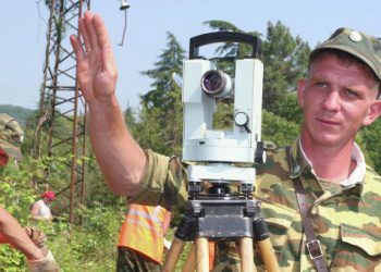 Железную дорогу в обход Украины строят 900 российских солдат, - пресса