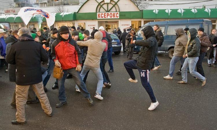 Нетрезвые милиционеры устроили потасовку в ночном клубе