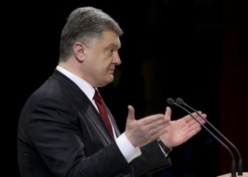 Порошенко: боевики атакуют во второй половине мая