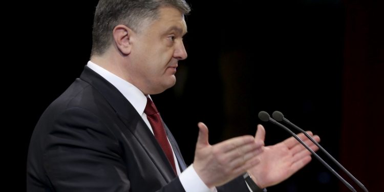 Порошенко: боевики атакуют во второй половине мая